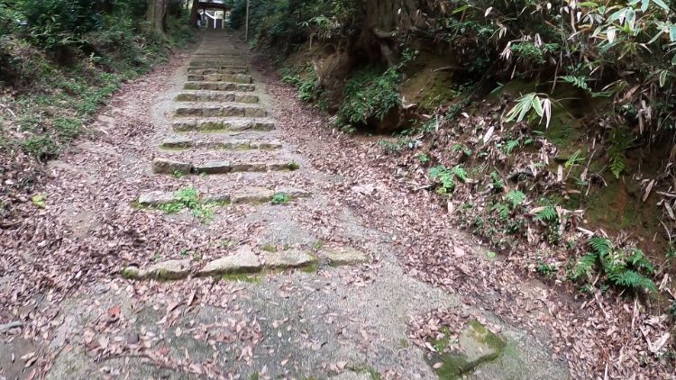 大日山の階段